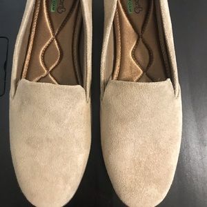 Baretraps memory foam loafer.